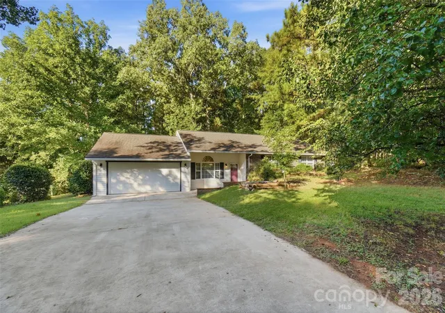 Photo 3 of Single family home for sale at 8004 Agape Ln, Waxhaw, NC 28173 | MLS# 4430325 | Listing updated on 2026-10-04