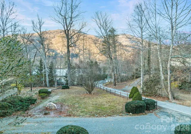 Photo 3 of Single family home for sale at 180 Hemlock Loop, Maggie Valley, NC 28751 | MLS# 4430326 | Listing updated on 2026-10-02