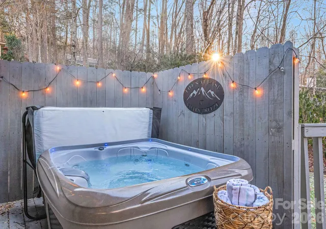 Photo 4 of Single family home for sale at 180 Hemlock Loop, Maggie Valley, NC 28751 | MLS# 4430326 | Listing updated on 2026-10-02