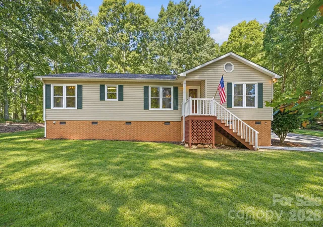 Photo 2 of Sale Pending at 614 Stonehaven Ct, Clover, SC 29710 | MLS# 4430328 | Listing updated on 2026-10-19