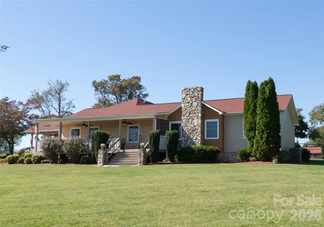 Photo 2 of Single family home for sale at 4128 Icard Ridge Rd, Hickory, NC 28601 | MLS# 4430329 | Listing updated on 2026-10-17