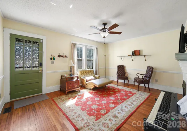 Photo 1 of Single family home for sale at 821 S Chester St, Gastonia, NC 28052 | MLS# 4430330 | Listing updated on 2026-10-09