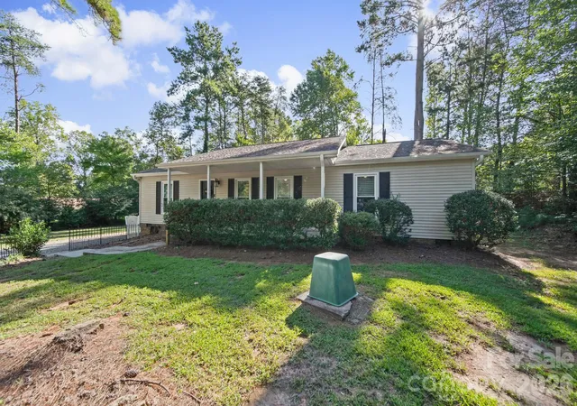 Photo 3 of Single family home for sale at 106 Brookridge Ln, Mooresville, NC 28117 | MLS# 4430331 | Listing updated on 2026-10-03
