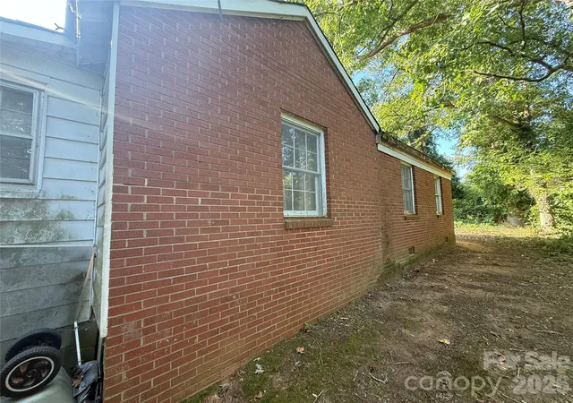 Photo 2 of Single family home for sale at 8915 Idlewild Rd, Charlotte, NC 28227 | MLS# 4430332 | Listing updated on 2026-10-09