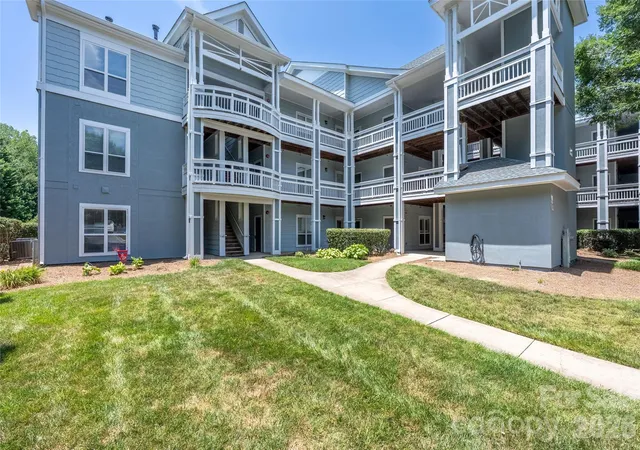 Listing Photo 4 - Condo for sale in building located at 18840 Nautical Dr, Cornelius, NC 28031 - Unit #64