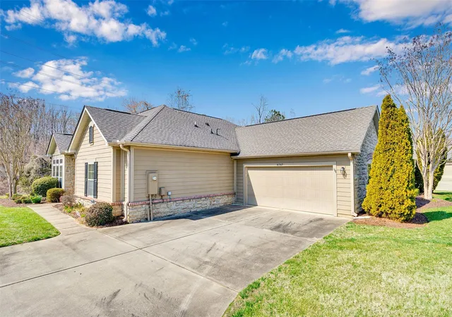 Photo 2 of Townhouse for sale at 4767 Polo Gate Blvd, Charlotte, NC 28216 | MLS# 4430343 | Listing updated on 2026-10-01