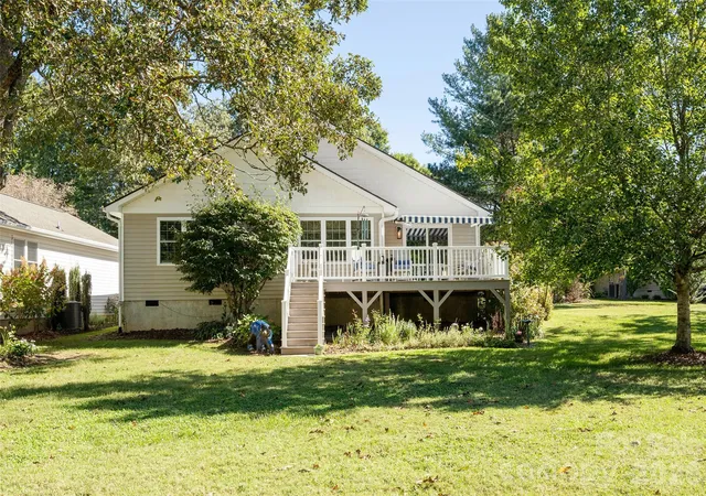 Photo 2 of Single family home for sale at 277 Highland Golf Dr, Flat Rock, NC 28731 | MLS# 4430345 | Listing updated on 2026-10-04