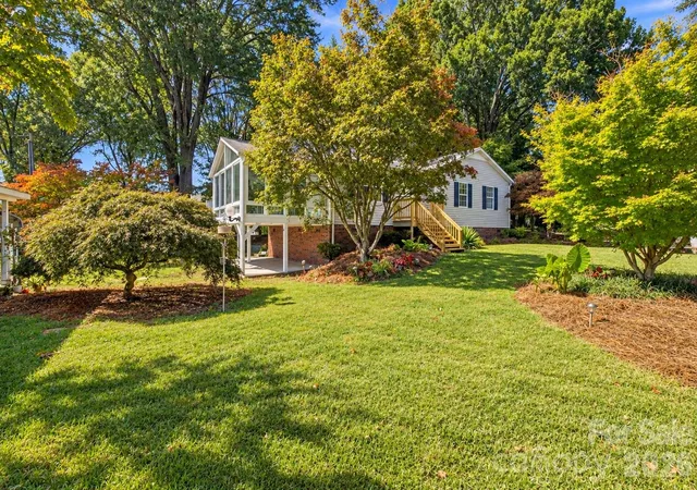 Photo 2 of Single family home for sale at 217 23rd Street NW, Hickory, NC 28601 | MLS# 4430349 | Listing updated on 2026-10-03