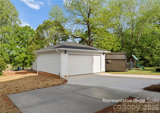 Photo 3 of Single family home for sale at 708 Ann Dr, Belmont, NC 28012 | MLS# 4430355 | Listing updated on 2026-10-03