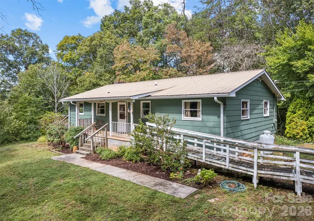 Photo 3 of Single family home for sale at 177 Mica Ridge, Sylva, NC 28779 | MLS# 4430368 | Listing updated on 2026-10-02