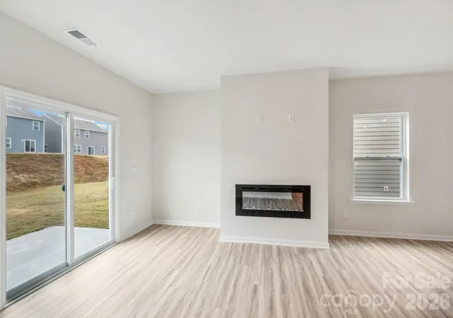 Photo 4 of Single family home for sale at 68 Laurel Pointe Dr, Waynesville, NC 28785 | MLS# 4430369 | Listing updated on 2026-10-02