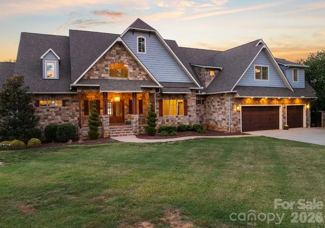 Photo 3 of Single family home for sale at 112 Birdsong Ln, Mooresville, NC 28117 | MLS# 4430377 | Listing updated on 2026-10-03