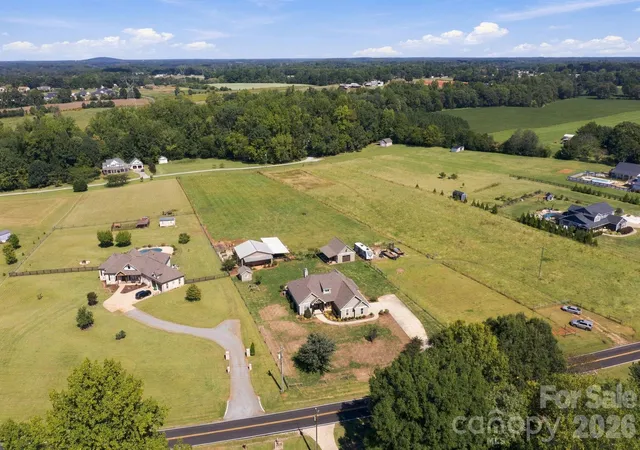 Photo 3 of Single family home for sale at 2870 Bradshaw Rd, Mooresville, NC 28115 | MLS# 4430384 | Listing updated on 2026-10-02