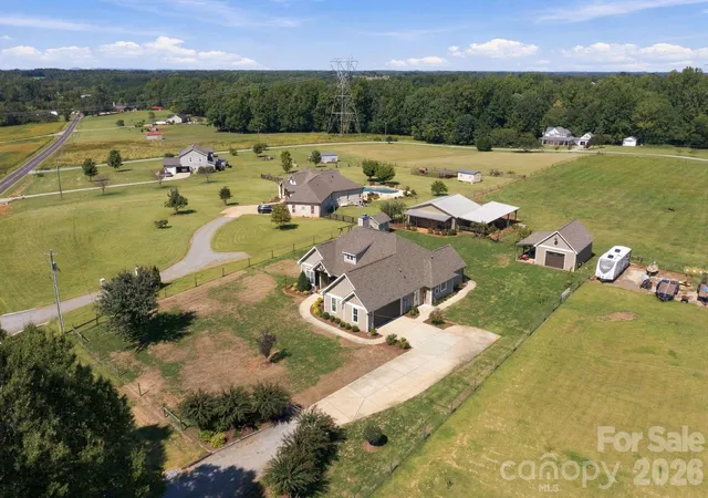 Photo 4 of Single family home for sale at 2870 Bradshaw Rd, Mooresville, NC 28115 | MLS# 4430384 | Listing updated on 2026-10-02