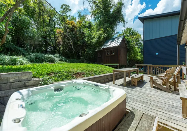 Photo 2 of Single family home for sale at 22 Weaver St, Asheville, NC 28801 | MLS# 4430414 | Listing updated on 2026-10-02
