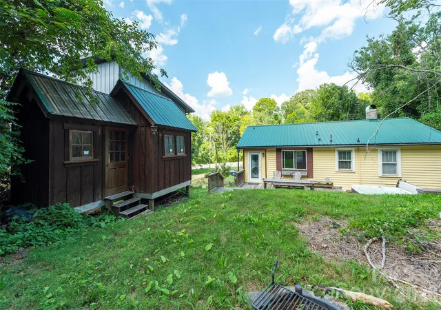 Photo 3 of Single family home for sale at 22 Weaver St, Asheville, NC 28801 | MLS# 4430414 | Listing updated on 2026-10-02