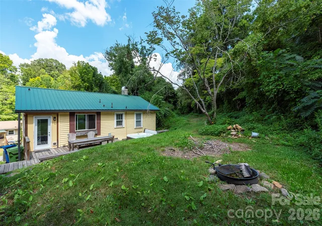 Photo 4 of Single family home for sale at 22 Weaver St, Asheville, NC 28801 | MLS# 4430414 | Listing updated on 2026-10-02