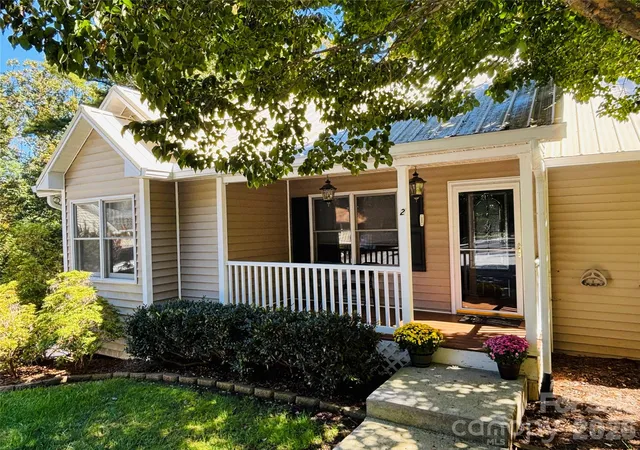 Photo 2 of Single family home for sale at 2 Maybury Pl, Arden, NC 28704 | MLS# 4430417 | Listing updated on 2026-10-10