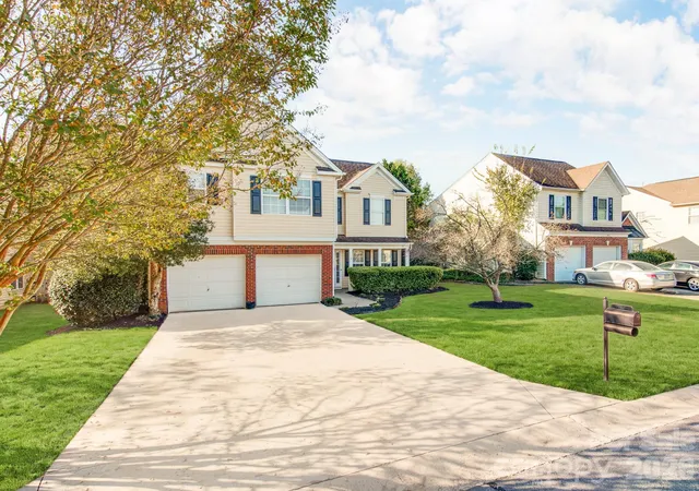 Photo 2 of Single family home for sale at 7707 Nicolette Ct, Charlotte, NC 28215 | MLS# 4430418 | Listing updated on 2026-10-29