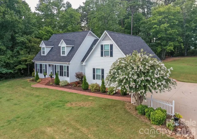 Photo 2 of Single family home for sale at 191 Briarwood Dr, Rutherfordton, NC 28139 | MLS# 4430437 | Listing updated on 2026-10-02