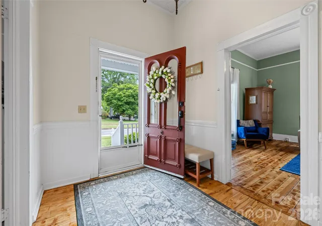Photo 3 of Single family home for sale at 231 E Jefferson St, York, SC 29745 | MLS# 4430441 | Listing updated on 2026-10-20