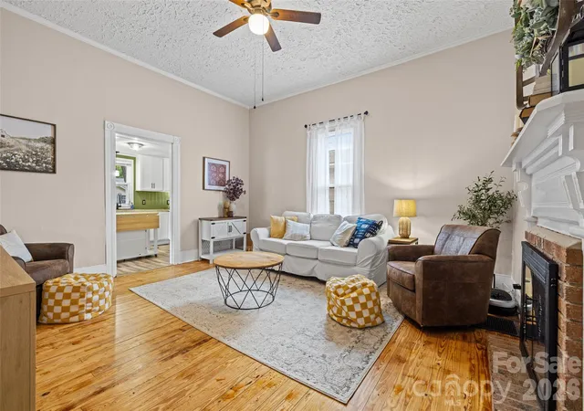 Photo 4 of Single family home for sale at 231 E Jefferson St, York, SC 29745 | MLS# 4430441 | Listing updated on 2026-10-20