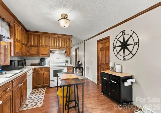 Photo 4 of Single family home for sale at 585 Eastview Rd, Salisbury, NC 28146 | MLS# 4430444 | Listing updated on 2026-10-07