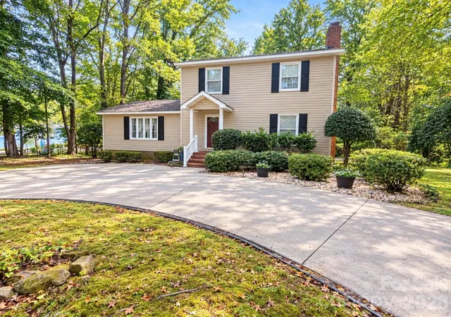 Photo 1 of Single family home for sale at 7332 Cedarbrook Dr, Charlotte, NC 28215 | MLS# 4430455 | Listing updated on 2026-10-09