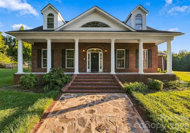 Photo 3 of Single family home for sale at 498 Johnson Dairy Rd, Mooresville, NC 28115 | MLS# 4430458 | Listing updated on 2026-10-05