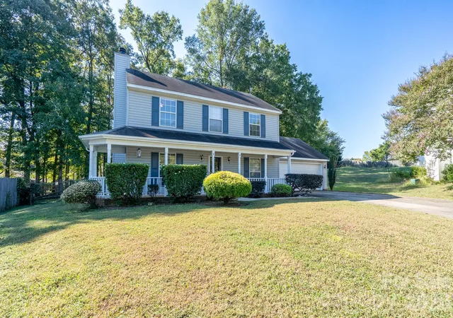 Photo 2 of Single family home for sale at 14200 Lavender Tr Ct, Charlotte, NC 28273 | MLS# 4430462 | Listing updated on 2026-10-08