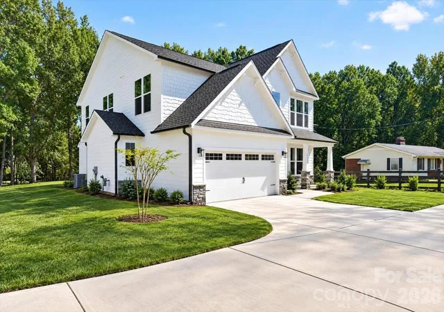 Photo 2 of Single family home for sale at 4927 Potter Rd, Matthews, NC 28104 | MLS# 4430466 | Listing updated on 2026-10-04