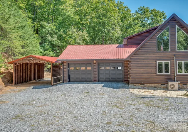 Photo 3 of Single family home for sale at 642 Mountain Lookout Dr, Bostic, NC 28018 | MLS# 4430470 | Listing updated on 2026-10-04
