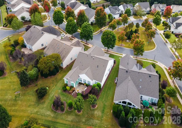 Photo 2 of Single family home for sale at 2100 Yellowstone Dr, Fort Mill, SC 29707 | MLS# 4430478 | Listing updated on 2026-10-07