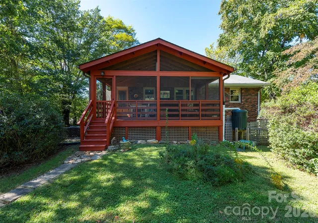 Photo 1 of Single family home for sale at 824 N Cherokee Ave, Black Mountain, NC 28711 | MLS# 4430479 | Listing updated on 2026-10-05
