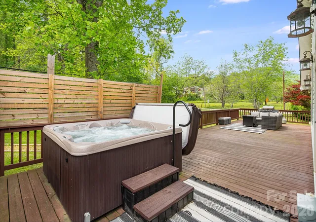 Photo 2 of Single family home for sale at 101 Mcfalls Rd, Asheville, NC 28805 | MLS# 4430481 | Listing updated on 2026-10-05