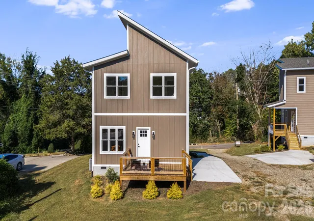 Photo 3 of Single family home for sale at 31 Elkwood Ave, Asheville, NC 28804 | MLS# 4430489 | Listing updated on 2026-10-21