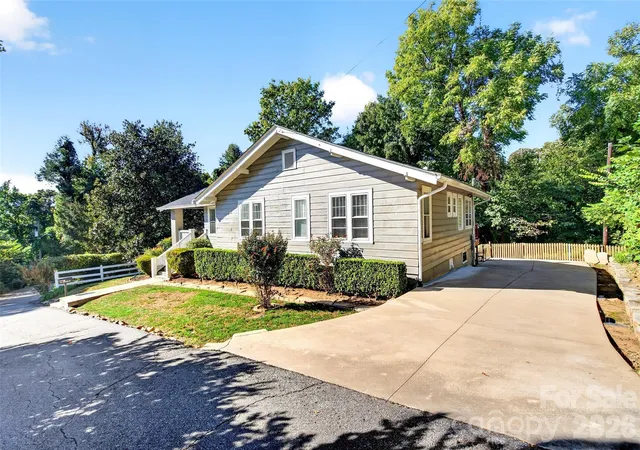 Photo 3 of Single family home for sale at 26 Hillside Dr, Marion, NC 28752 | MLS# 4430490 | Listing updated on 2026-10-08