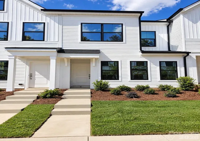 Townhouse for sale at 6612 Harlech St, Charlotte, NC 28269 | MLS# 4430494