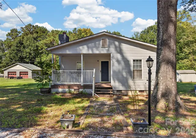 Photo 1 of Single family home for sale at 7572 Charlotte Hwy, Fort Mill, SC 29707 | MLS# 4430507 | Listing updated on 2026-10-13