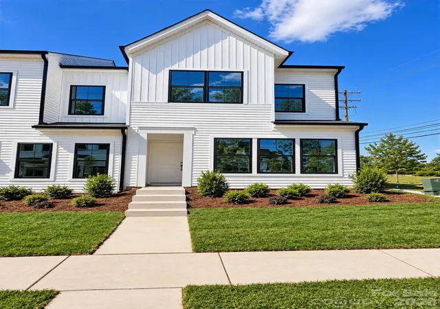 Townhouse for sale at 6616 Harlech St, Charlotte, NC 28269 | MLS# 4430508