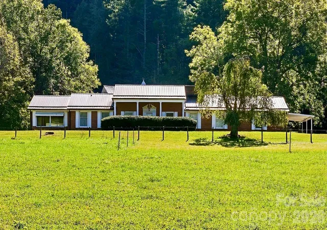 Photo 1 of Single family home for sale at 5810 Us 23 Hwy, Mars Hill, NC 28754 | MLS# 4430509 | Listing updated on 2026-10-06