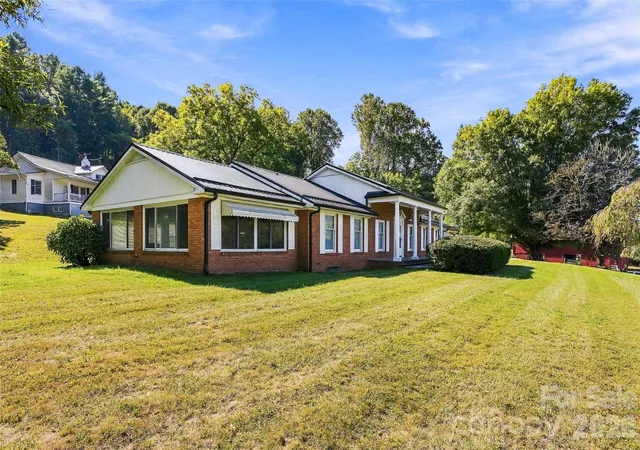 Photo 3 of Single family home for sale at 5810 Us 23 Hwy, Mars Hill, NC 28754 | MLS# 4430509 | Listing updated on 2026-10-06