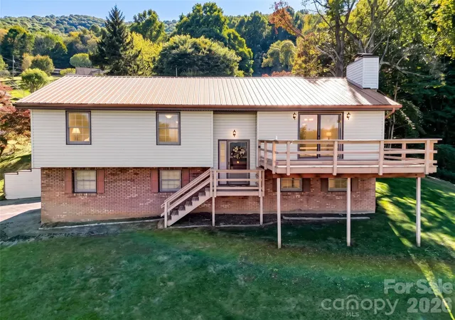 Photo 1 of Single family home for sale at 110 Atari Rd, Waynesville, NC 28786 | MLS# 4430512 | Listing updated on 2026-10-02