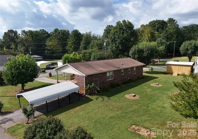Photo 2 of Single family home for sale at 108 Brittain Dr, Morganton, NC 28655 | MLS# 4430518 | Listing updated on 2026-10-02