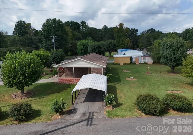 Photo 4 of Single family home for sale at 108 Brittain Dr, Morganton, NC 28655 | MLS# 4430518 | Listing updated on 2026-10-02