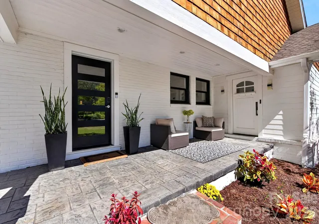Photo 1 of Single family home for sale at 5 Inglewood Rd, Asheville, NC 28804 | MLS# 4430520 | Listing updated on 2026-10-07