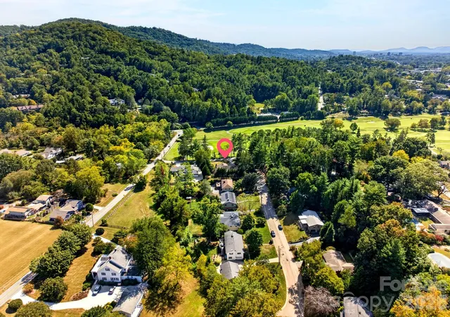 Photo 2 of Single family home for sale at 5 Inglewood Rd, Asheville, NC 28804 | MLS# 4430520 | Listing updated on 2026-10-07