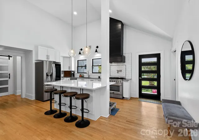 Photo 3 of Single family home for sale at 5 Inglewood Rd, Asheville, NC 28804 | MLS# 4430520 | Listing updated on 2026-10-07