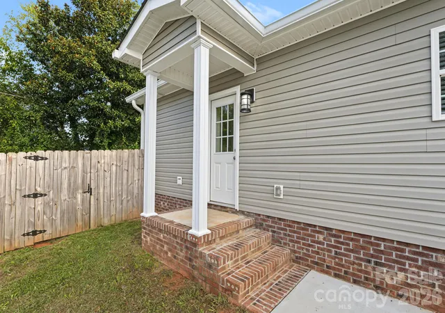 Photo 3 of Single family home for sale at 1334 Flint Hl St, Rock Hill, SC 29730 | MLS# 4430521 | Listing updated on 2026-10-08