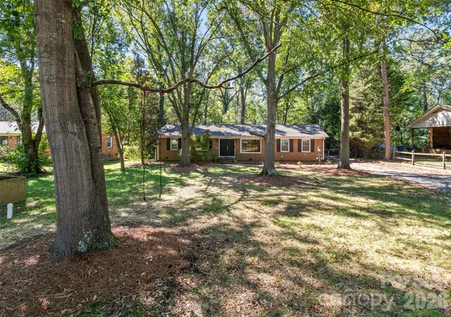 Photo 1 of Single family home for sale at 1817 Balfour Ln, Charlotte, NC 28216 | MLS# 4430522 | Listing updated on 2026-10-23